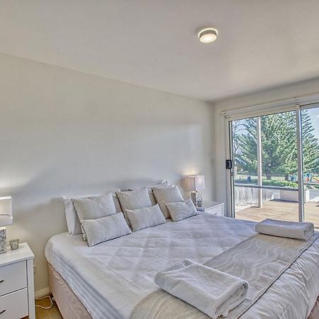 Quarterdeck Apartment Binalong Bay エクステリア 写真