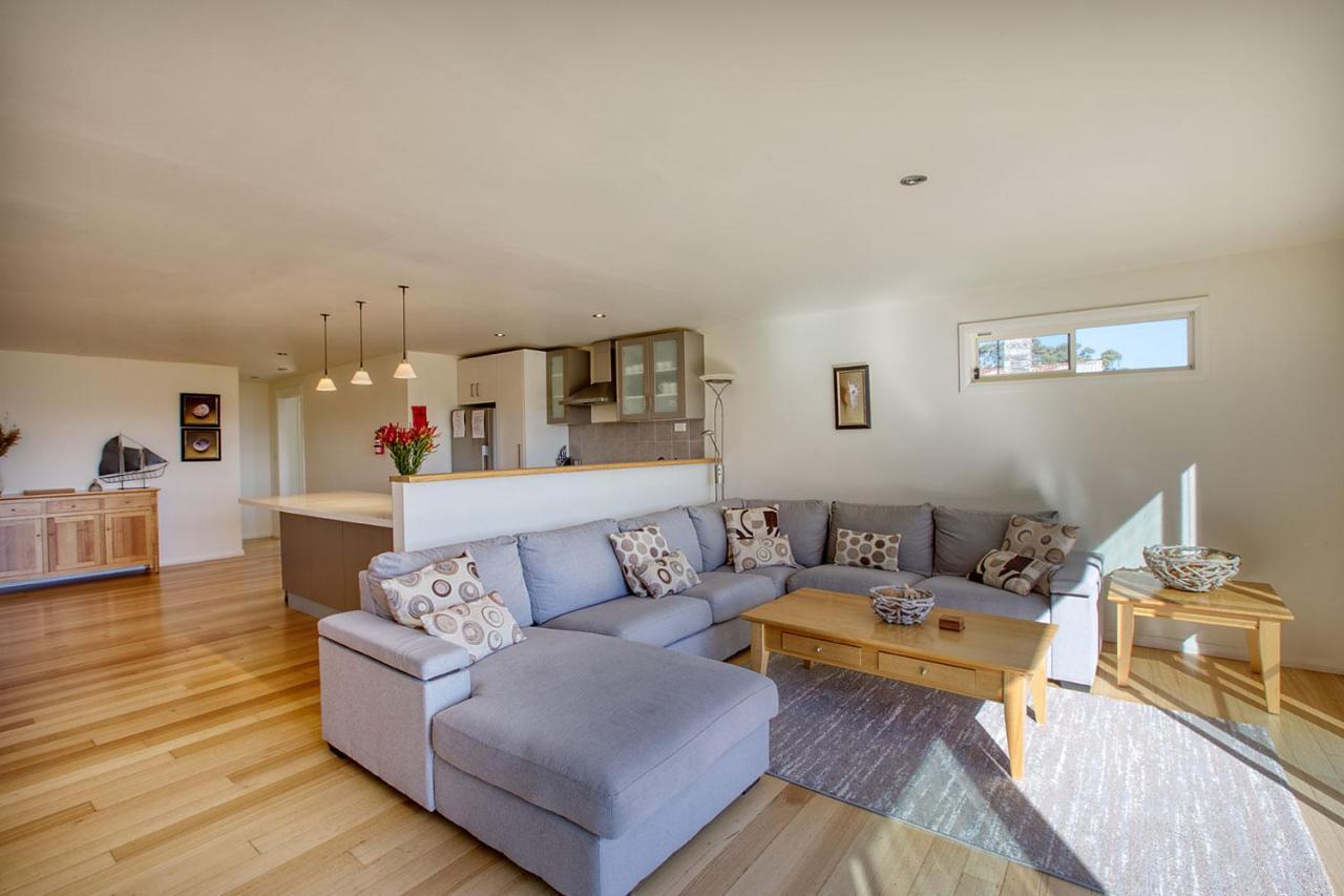 Quarterdeck Apartment Binalong Bay エクステリア 写真