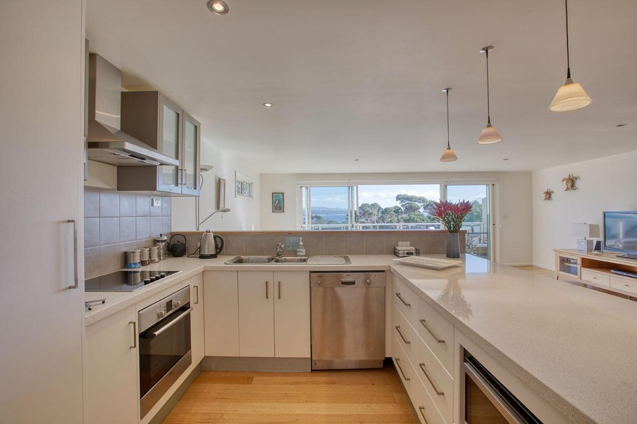 Quarterdeck Apartment Binalong Bay エクステリア 写真